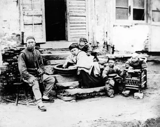 Escena familiar china, c.1870s